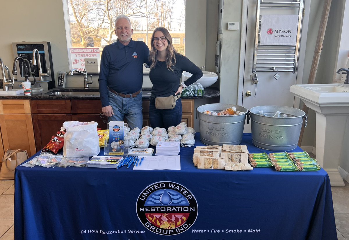 UnitedLINY's tweet photo. Tom & Sarah greeted local #plumbers & #contractors at #Huntington #Plumbing Supply. They shared @ChickfilA bβfast sandwiches & other goodies with our friendly new connections.
#bizdev #businessdevelopment #bizdevelopment #meetandgreet #plumber #plumbingsupplies #LongIsland #NY https://t.co/NgXr4oGAc0