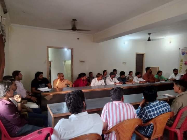 Krishna53837070's tweet photo. #abvpkanpurprant 
#ABVPKanpur 
आज कानपुर महानगर की आगामी योजना बैठक प्रांत कार्यालय पर हुई इसमें मुख्य रूप से प्रांत संगठन मंत्री आदरणीय @AnshulVidyarthi जी का पाथेय सभी कार्यकर्ताओं को प्रा���्त हुआ https://t.co/lwGSpAoyI4