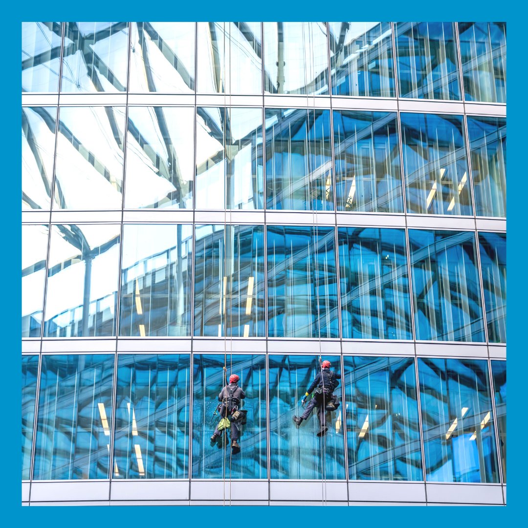 Nei mesi scorsi la nostra squadra di #RopeMan ha curato la #pulizia e la #manutenzione della facciata dell'altissimo #PalazzoLombardia, mostrando cosa significa calarsi in tutta sicurezza e tranquillità, ma avendo alle spalle tanta formazione specializzata. #tuttoilnostromeglio