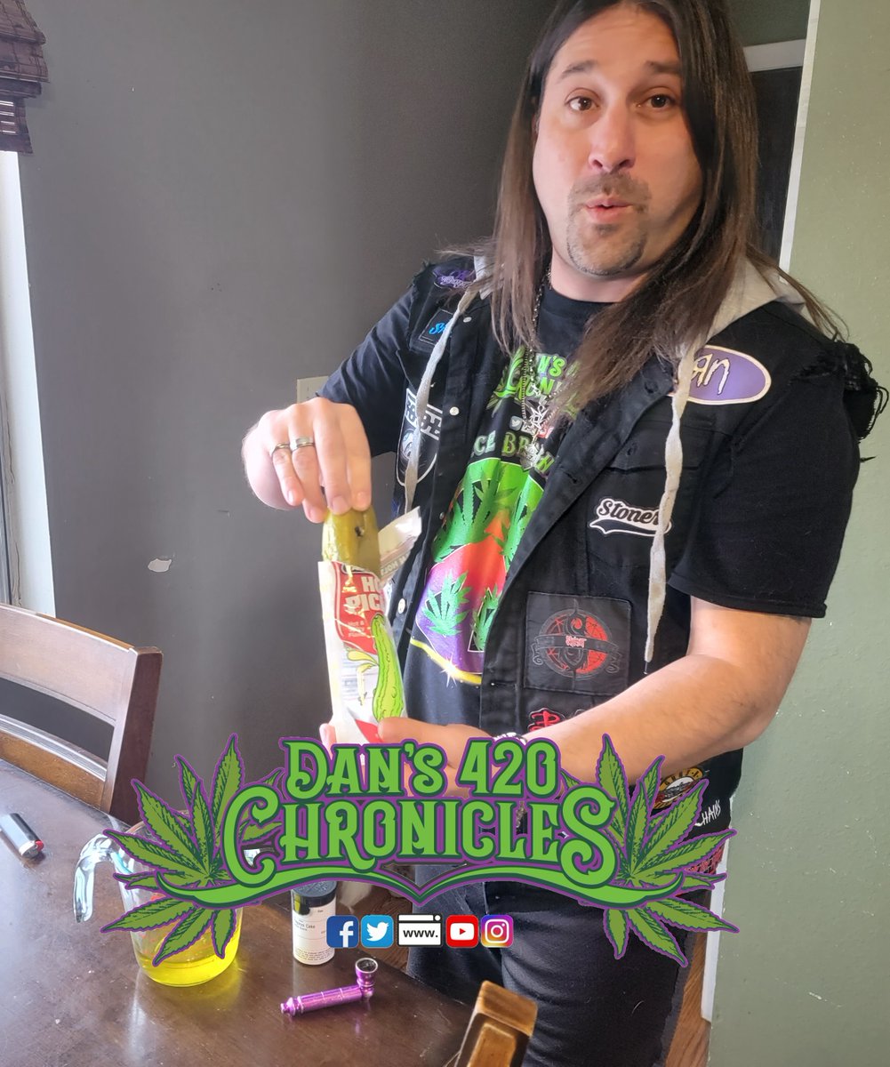 dan_chronicles's tweet photo. I got a few more #SpicyPicklePipe pics to share from last weeks #Dans420Chronicles #420Video 😂😂 What did you all think of that video? 😂https://t.co/ig1lAo6NIt
please take a moment and like and leave your comments if you haven't already! Thank you #StonerFam for the support! https://t.co/pJ1Vrq4QuT