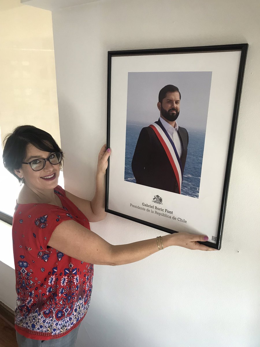 jubrodsky's tweet photo. Ya estamos reinstaladas en Ahumada 48, ocupando el espacio que tradicionalmente ha sido el del Gabinete ministerial. 
Poniendo todo en orden, junto a nuestro Presidente @gabrielboric. Seguimos! 💜💚✊🏼 https://t.co/dzhjJWXiN7