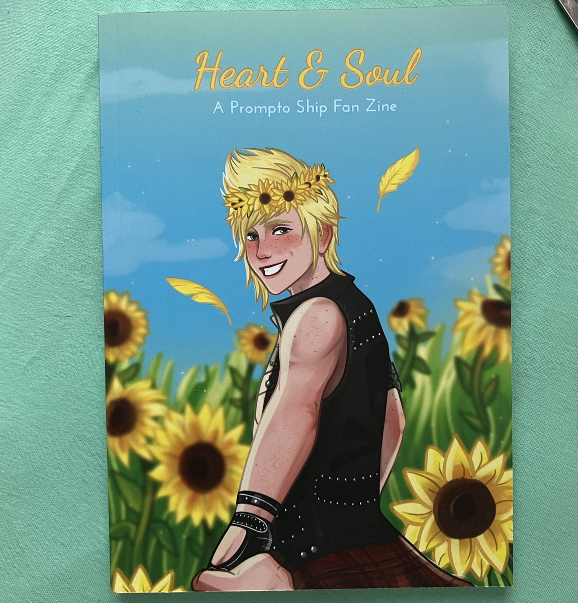marti_karti's tweet photo. Im so happy! Finally got @PromptoShipZine !!! 💛💛💛 everything looks so good. Thank you all for participating and making this work of art. It was worth the wait 💛💛💛 https://t.co/tI5R950R7W