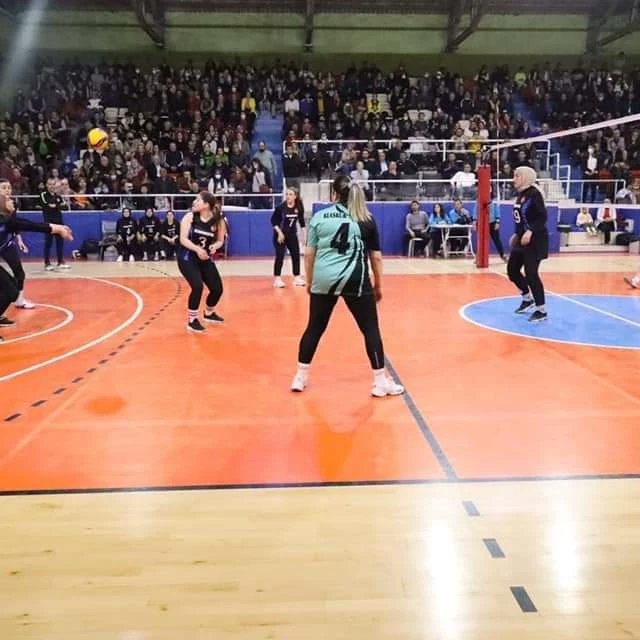 ARTVİNİN SULTANLARI VOLEYBOL TURNUVASI İL BİRİNCİSİ BORÇKA VOLEYBOL TAKIMI OLDU

BORCKA BAYAN VOLEYBOL TAKIMI YUSUFELİ BAYAN VOLEYBOL TAKİMINI 3-0 YENEREK BİRİNCİ OLDU.