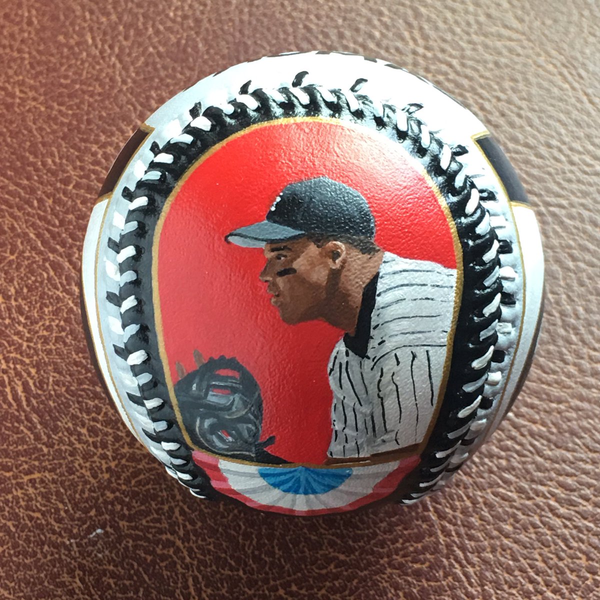 AgFredricksen's tweet photo. Frank Thomas Hand Painted Baseball- Commissioned. @whitesox @MLB #frankthomas #mlb #whitesox #Whitesoxbaseball #halloffame https://t.co/9ICcDxj3Vs