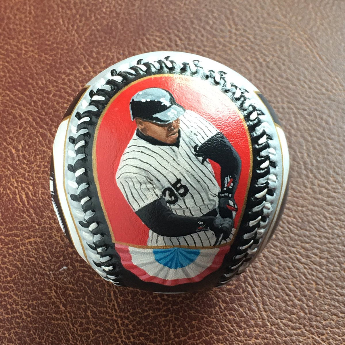 AgFredricksen's tweet photo. Frank Thomas Hand Painted Baseball- Commissioned. @whitesox @MLB #frankthomas #mlb #whitesox #Whitesoxbaseball #halloffame https://t.co/9ICcDxj3Vs