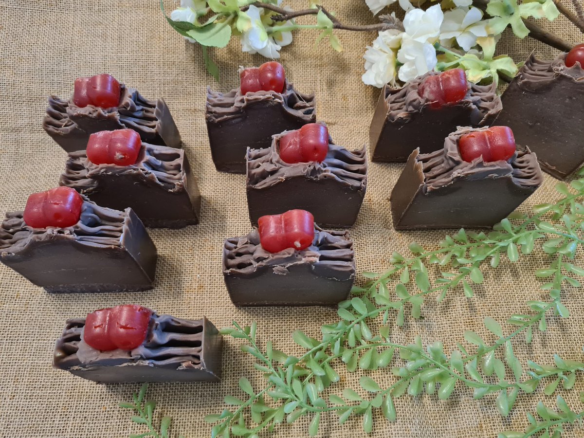 ShradhaHandmade's tweet photo. Chocolate Cold Process Soap Bar 🧼 
#shradhahandmade #chocolate #coldprocesssoap #NaturalBeauty #handmadesoaps #bathandbody #naturalskincare #allnaturalproducts #chemicalfree #loveyourskin #womenentrepreneurs #supportsmallbusiness #MakeInIndia #smallbusiness #skincare https://t.co/55FFqsm6A3