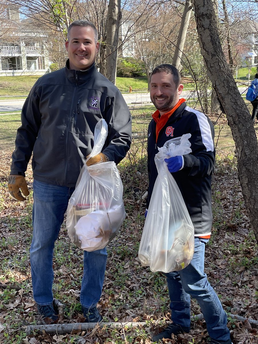 Duff_SciLRHS's tweet photo. Special thanks to Principals Wasilewski and Fink for joining our students in the 20for20 kickoff.  Excited about this cooperative effort of LRHS and OMHS students!! ⁦@hcpss_lrhs⁩ ⁦@hcpss_omhs⁩ ⁦@HCConservancy⁩ ⁦@MsDoodigian⁩ ⁦@LiveGreenHoward⁩ https://t.co/M8RHukmfEF