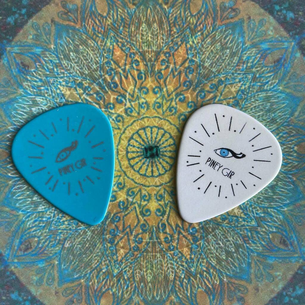 PineyGir's tweet photo. New Piney #plectrums = getting ready for tour!
👁🗨👁🗨🎸 #swag #quirkmerch https://t.co/zuaSsHkv4B https://t.co/Ym1r50dICx