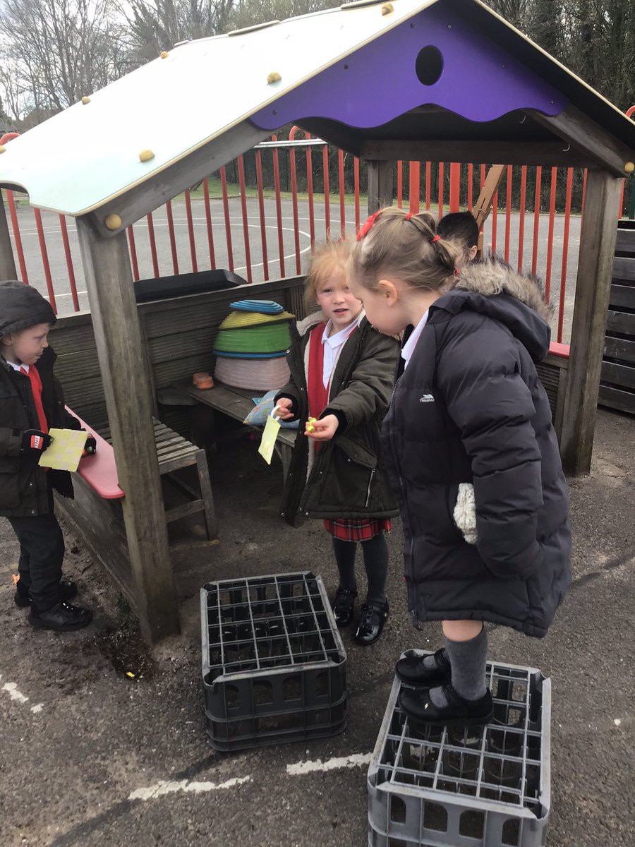 GPSOak's tweet photo. An eggs-ellent egg hunt to finish off a lovely week and a super term! @Gillibrand_Sch @gillhead25 https://t.co/nXTqtnE49u