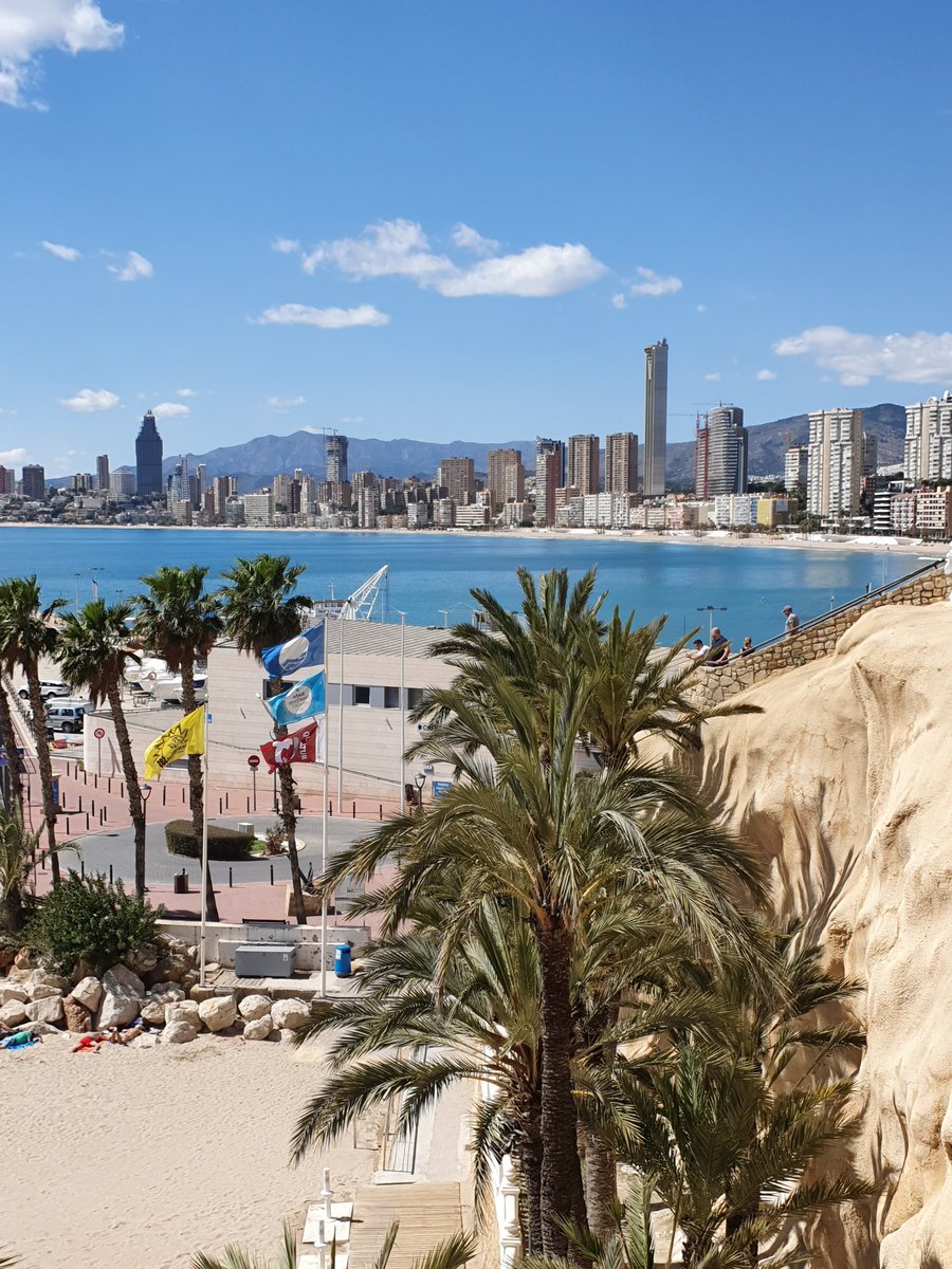 Laurapianist1's tweet photo. Ancora contrasti, Benidorm https://t.co/naeyG29bYs