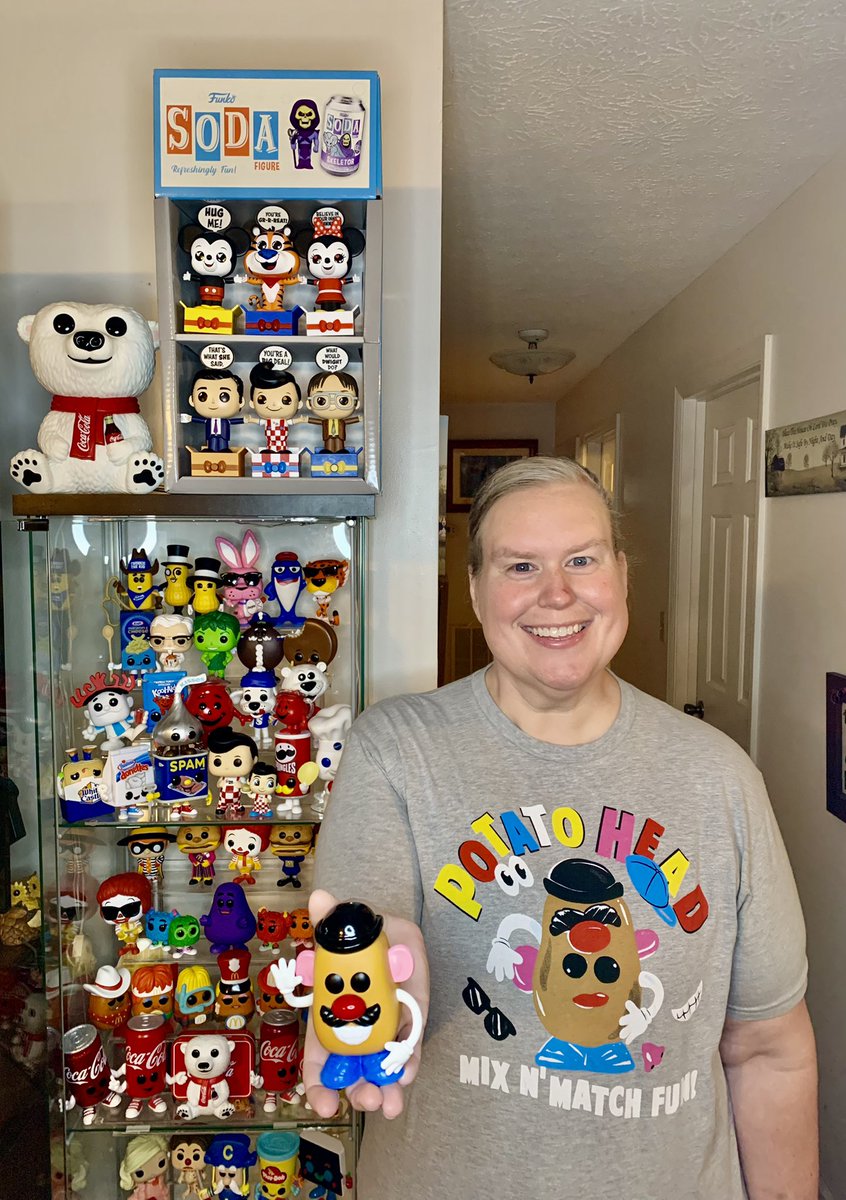 MrzPop1980's tweet photo. Hey-Yo it’s #FunkoFashionFriday and I’m feeling good!!
#mrpotatohead @OriginalFunko #80stoys #childofthe80s #funkoadicons #FOTW https://t.co/dxLFO1Yi64