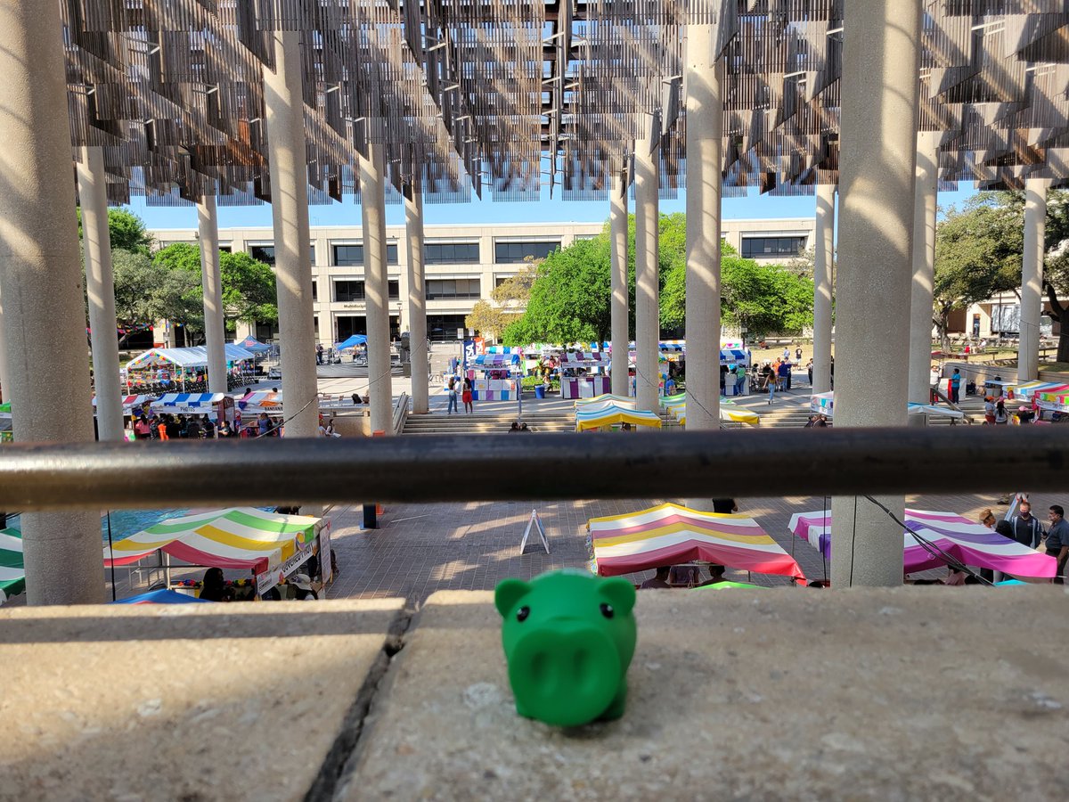 Chorizo is anxiously waiting for Dia en la Sombrilla to start! 

They can't wait to eat some delicious quesadillas from <a href="/HSAatUTSA/">HSA</a>'s booth!

Everyone, make plans to drop by today from 12 PM to 3 PM!