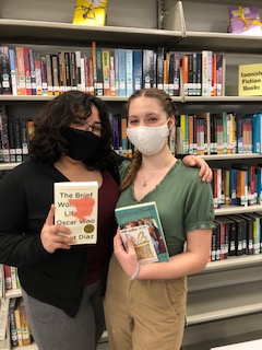 LennardLibrary's tweet photo. Two of our winners in the March Madness Tournament of Books! Both won free books, and Aubrie also won a $40 VISA gift card! Way to play, Longhorns! https://t.co/f6AFl4izFO