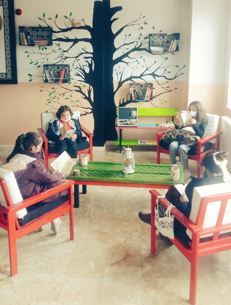 MerkezAtaturkio's tweet photo. Kütüphaneler Haftasında okulumuz öğrencileri Çamlıdere Halk Eğitim Merkezinde oluşturulan Sıfır Atık Kütüphanesine ziyarette bulundular📚🎈🎊 https://t.co/nsJRTprF8H
