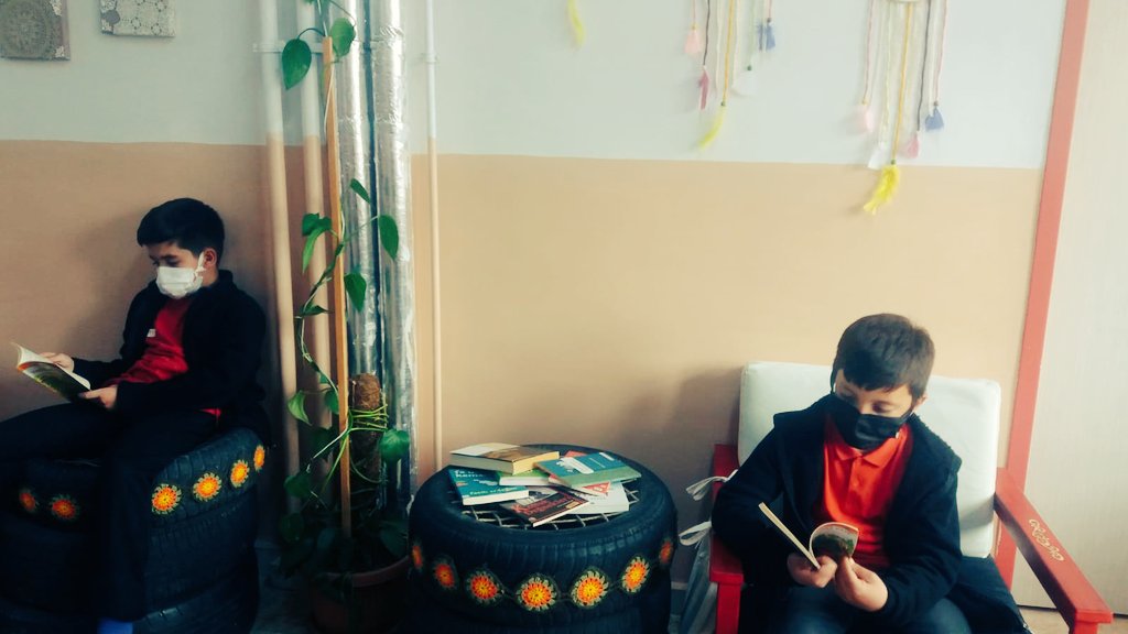 MerkezAtaturkio's tweet photo. Kütüphaneler Haftasında okulumuz öğrencileri Çamlıdere Halk Eğitim Merkezinde oluşturulan Sıfır Atık Kütüphanesine ziyarette bulundular📚🎈🎊 https://t.co/nsJRTprF8H
