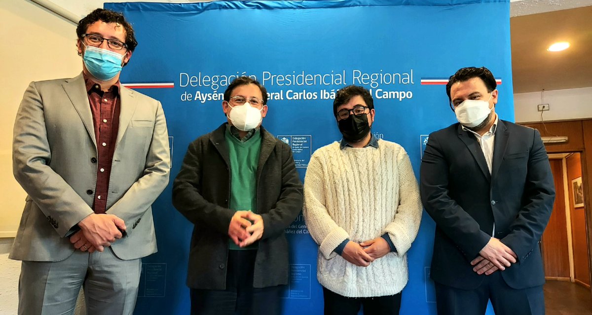 🟢 Delegado Rodrigo Araya Morales, se reúne a esta hora con los nuevos seremis de <a href="/culturas_aysen/">culturas_aysen</a>, Felipe Quiroz; @MedioAmbienteAysen, Julian Cárdenas; y <a href="/MinagriAysen/">Minagri Aysén</a> Alan Espinoza 📸

<a href="/rodalearaya/">Rodrigo Araya Morales</a>
#RodrigoArayaMorales #DelegadoPresidencialRegiona #delegaciónpresidencialaysén