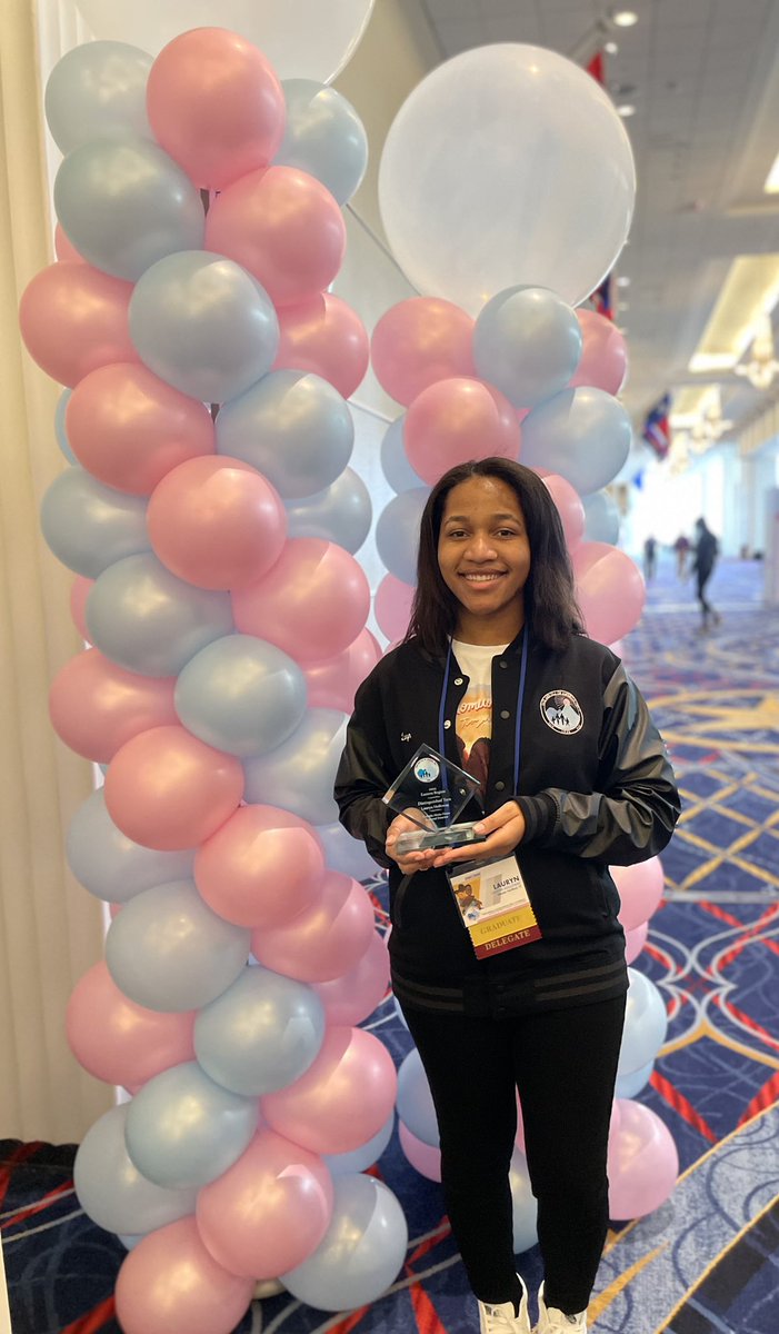 greaterhartjnj's tweet photo. Congratulations to Greater Hartford Teen Lauryn Holloway, senior at @missporters on winning the Distinguished Teen Award. @jackandjillinc #jjteenconference2022 #BlackExcellence #Hartford #GreaterHartfordJnJ #JackAndJillInc #MissPortersSchool #TeenConference #JJEasternRegion https://t.co/ZRdcS82t8E