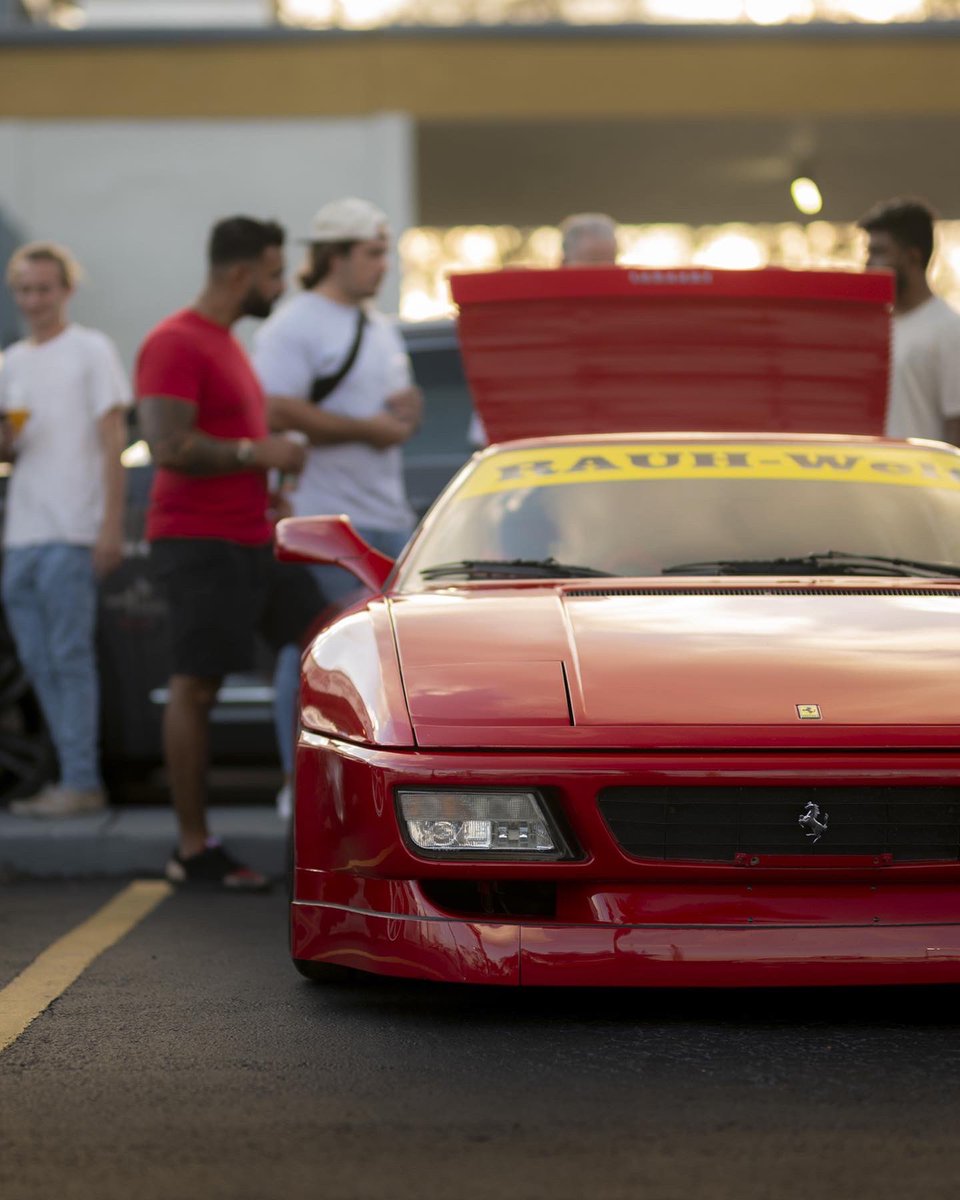 y0itzflip's tweet photo. legendary. #Ferrari #Rwb #RMCMiami https://t.co/XCQcDWI5j6