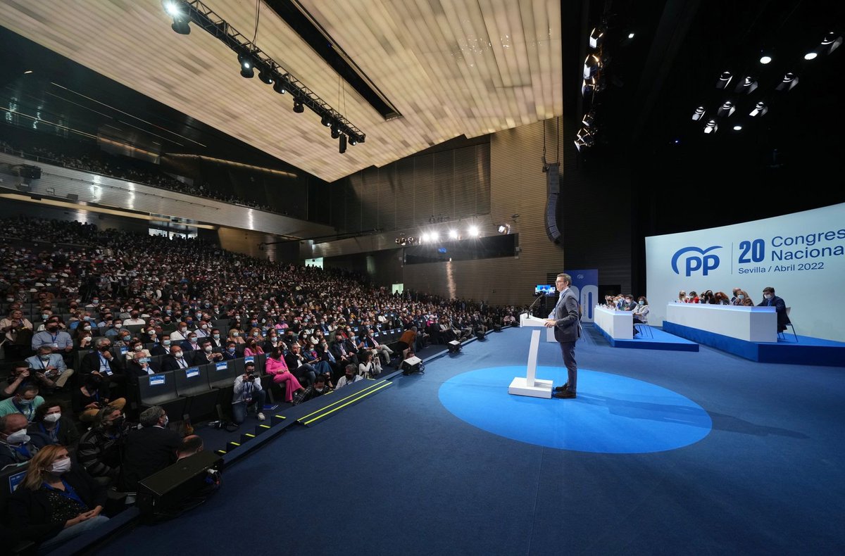 ppdegalicia's tweet photo. Es imposible resumir aquí tus 16 años como nuestro presidente. 

Es imposible transmitir el orgullo al ver cómo, de nuevo, asumes la mayor responsabilidad cuando y donde eres más necesario.

Parece imposible pero intentaremos estar a la altura de tu legado.

Gracias, Presidente. https://t.co/sgEdKSvu4j