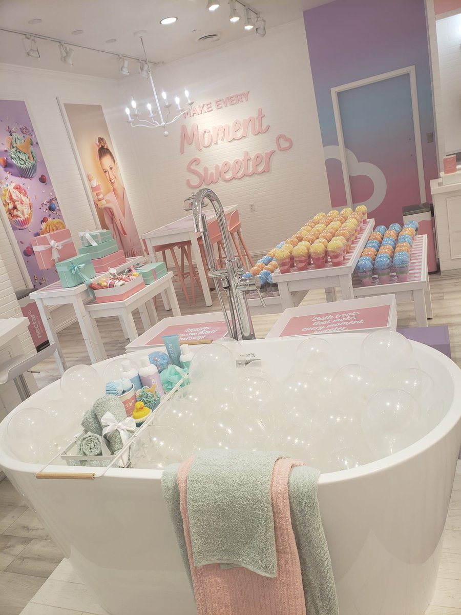 nectarlifeusa's tweet photo. Mall of America we are so happy to be here.
Our newest and BIGGEST store is now open and bursting with color, swoon-worthy treats, plus full of smiling faces to make your day. We’re thrilled to invite you to be one of the first to come to visit Mall of America! #mallofamerica https://t.co/QK658IuJT0
