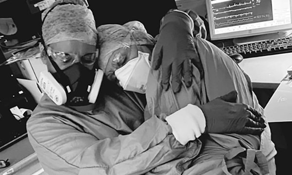 NurseStandard's tweet photo. Government compensation for families if NHS staff who die from COVID-19 contracted at work is ending today despite cases at an all time high 

https://t.co/d9fQcNLl3I https://t.co/iFJPugsCss