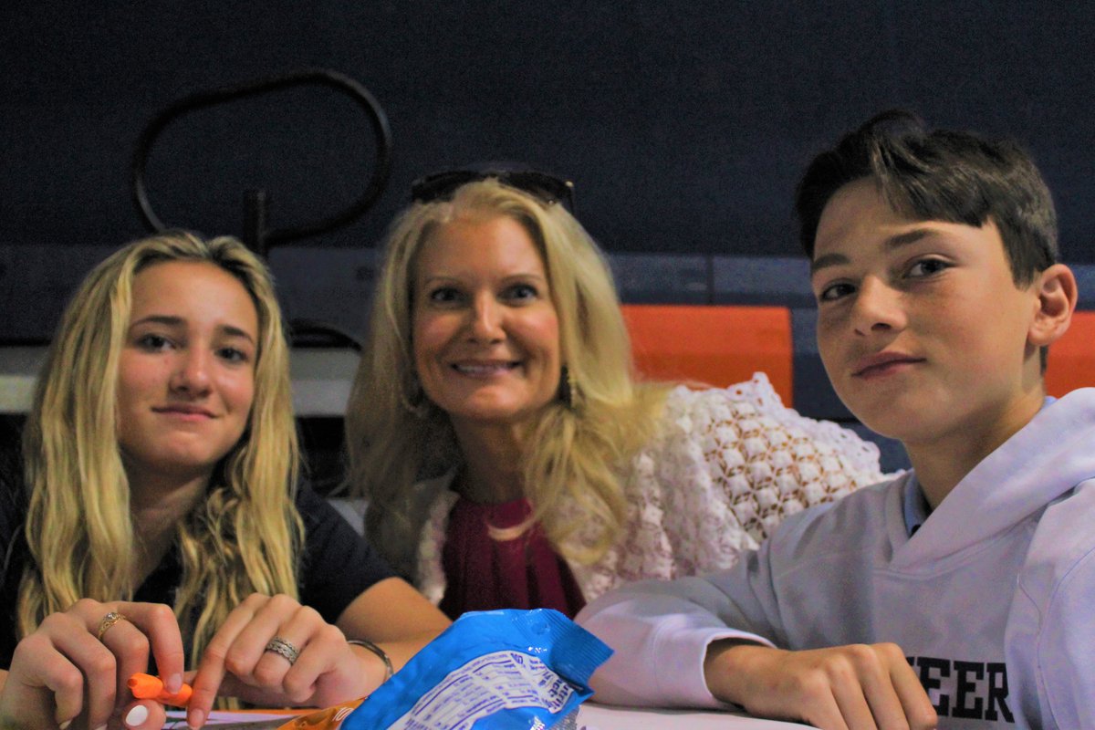 TBSjweb's tweet photo. Today is Grandest Friends Day at the Middle School. Students played trivia, designed a Tumblr, watched videos, and participated in many more fun and exciting activities. Thank you to all the grandest friends that came to TBS for this special day! #GrandestFriends #TBS #LotsofLove https://t.co/vnZHXF51bV