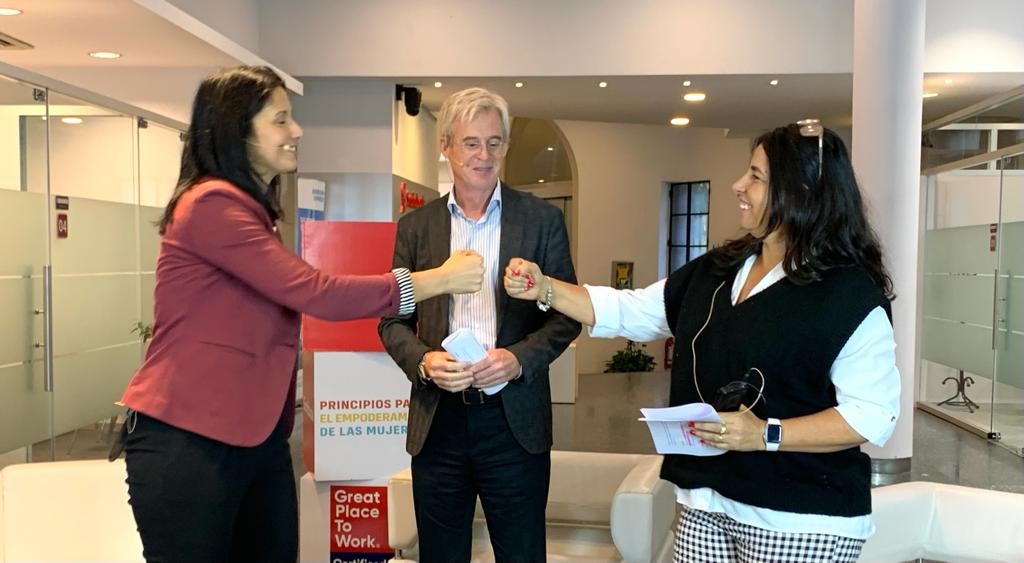 Somos aliados de las mujeres en busca de la igualdad y estamos determinados a conseguirla. Con ese objetivo conversamos con Claudia Umpierrez, la primera uruguaya arbitra de fútbol FIFA, quien nos inspiró aún más a seguir adelante. Vamos con todo! #SigamosEnModoAliado💪💪🚹=🚺🇺🇾