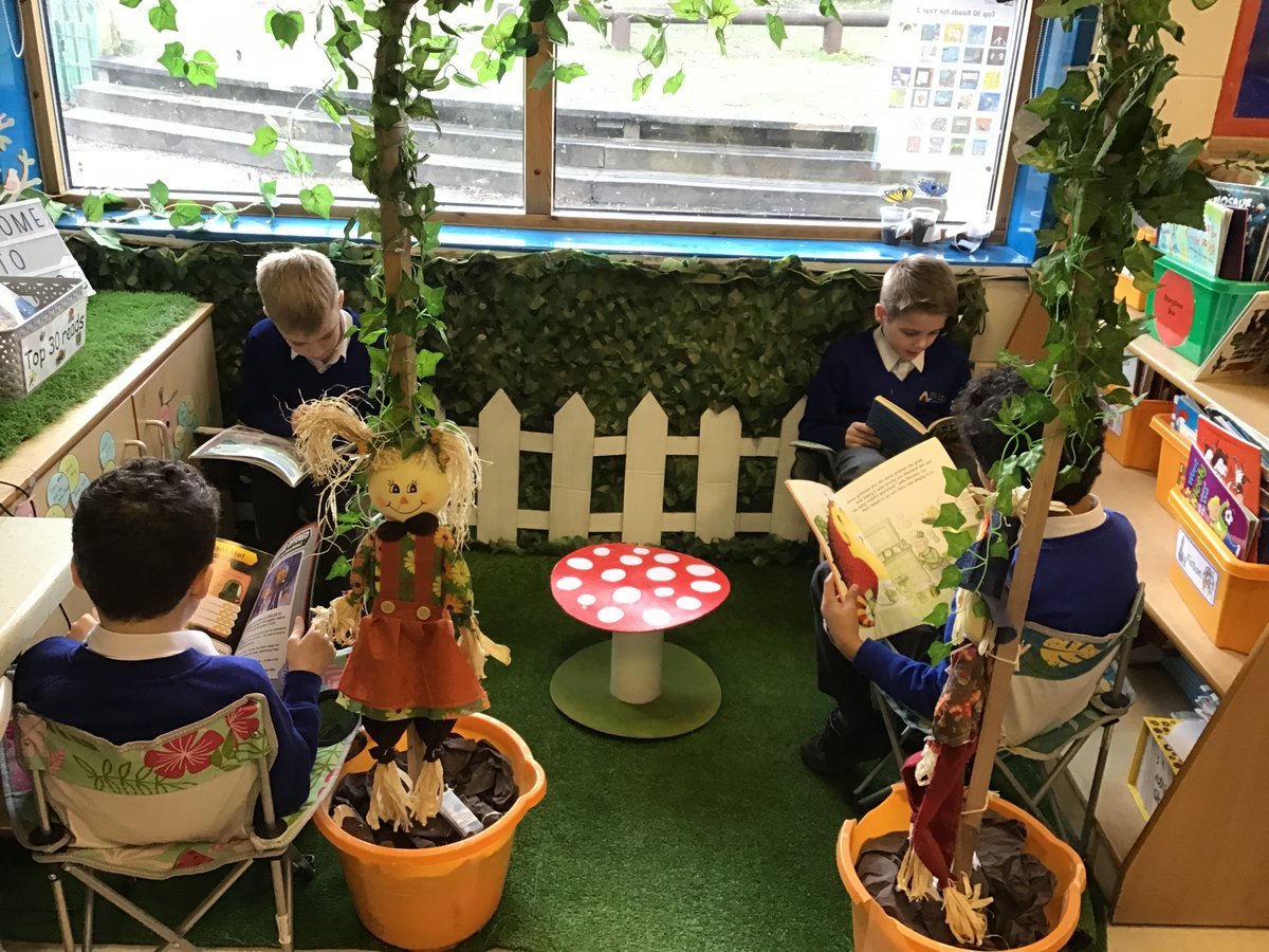 DeltaGreengates's tweet photo. #Year2GG are enjoying using our reading corner to read some of our #top30reads and sharing book recommendations during show and tell. #TeamGGreading #boysreadtoo #readingforpleasure https://t.co/EBFNPt0zgU