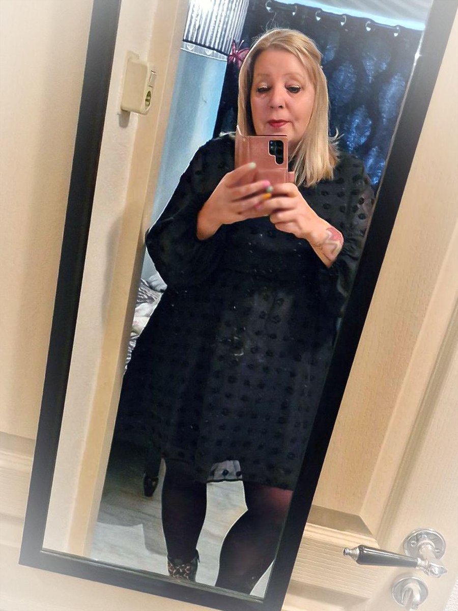denachtzuster's tweet photo. Ready to date. En dan net voordat je gaat springt er een ladder in je panty.... #voorbode?? https://t.co/IF0HtRbG4b