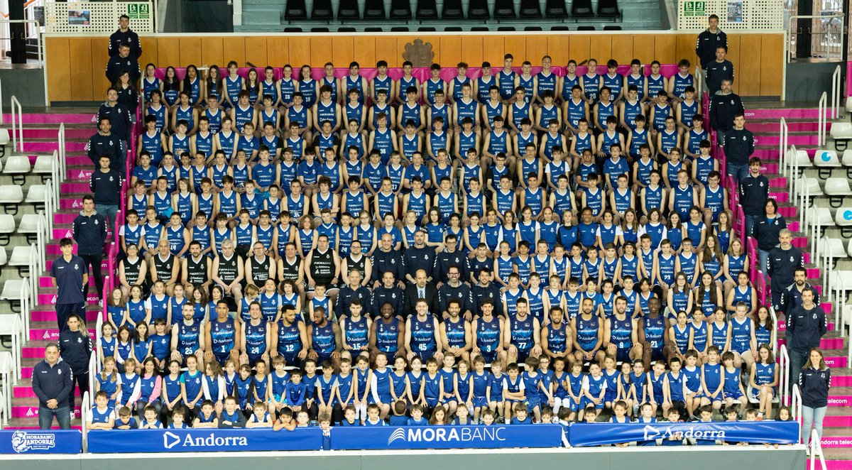 ♥️🏀💪
La idea del senyor Alay i per la que tant va treballar.
Aquí la tenim.
Un club de bàsquet.
Un projecte de gairebé 52 anys que va passant de pares a fills.
Nosaltres.
El BCA.

#SomUnPais🇦🇩