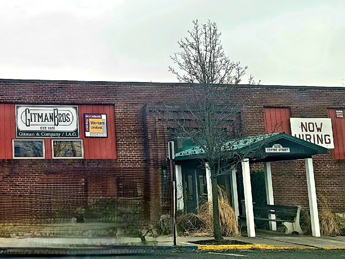 WorkersUnitedMA's tweet photo. Recognize. Gitman Bros @GitmanVintage manufacturer of shirts &amp; ties made in the USA by our members in its Ashland, PA plant! #MadeInUSA #WUNoMatterWhat #MARJB #GitmanBros #UnionMade #UnionStrong #UnionLogo https://t.co/qm5yoqjNpZ