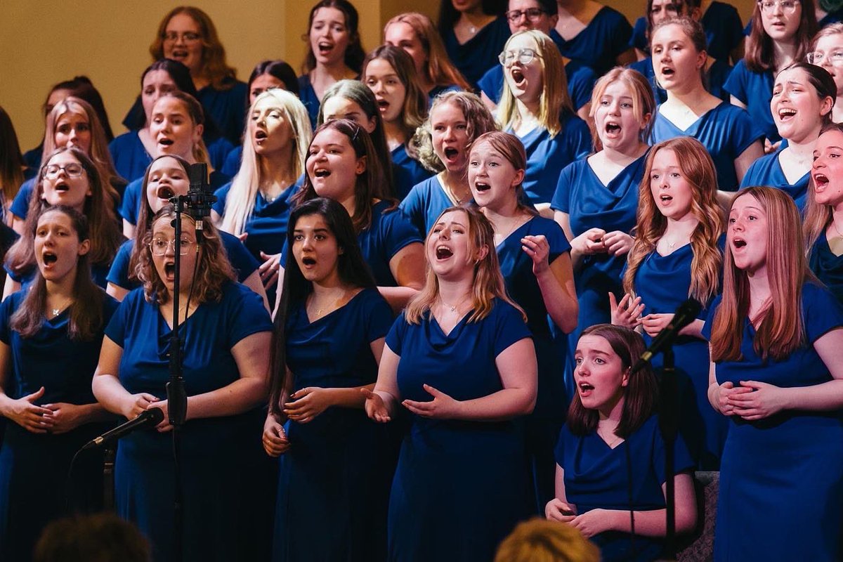 BarnsleyChoir's tweet image. #springconcerts @EMCBarnsley 📷@iwallacephoto