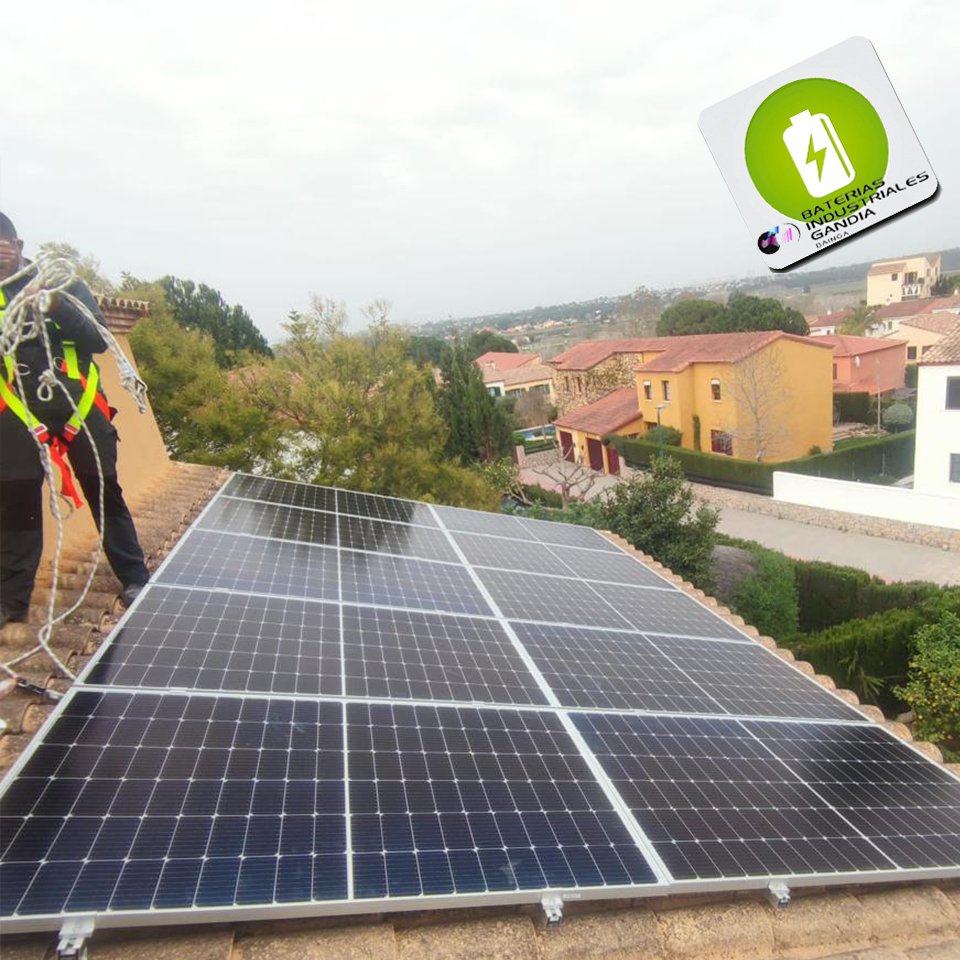 BAINGASL's tweet photo. ¿Es muy difícil instalar un sistema de energía solar? La respuesta es no. Siempre que las personas que te lo instalen sean auténticos profesionales. 
#Bainga #energíasolar #energíafotovoltaica #energíarenovable #autoconsumo https://t.co/Mo9EybQ2b6