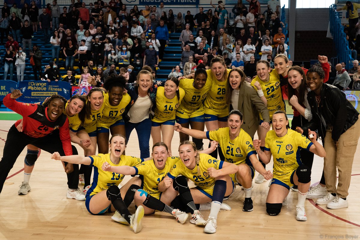 SaintAmandHand's tweet photo. 𝗥���𝘁𝗼𝘂𝗿 𝗲𝗻 𝗶𝗺𝗮𝗴𝗲𝘀 sur le derby du nord où nos Louves sont restées devant au score du début à la fin 🐺

Victoire 2️⃣6️⃣ - 1️⃣9️⃣ 💛💙

Merci encore à tous d'être venu, c'était une ambiance de feu 🔥

👋 @departement59 

📸 François Boyer https://t.co/ti2Ga7YYkp