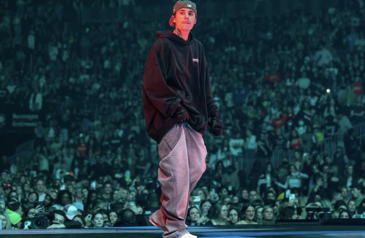 Anne129009's tweet photo. @irving_ric @wbkbieber Here are some pics of JB for you to post to your Twitter . https://t.co/rCD3J9mMYJ