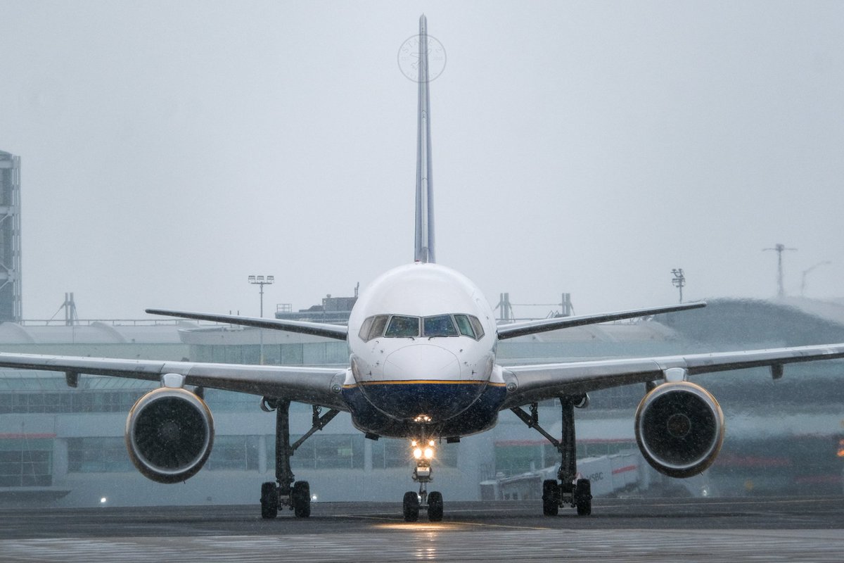 stage2aviation's tweet photo. Icelandair Cargo arriving in Toronto this morning from Reykjavik, Iceland 🇮🇸 

#Icelandair #Cargo #Boeing #Boeing757 #Toronto #torontopearson https://t.co/HrxywaRHua