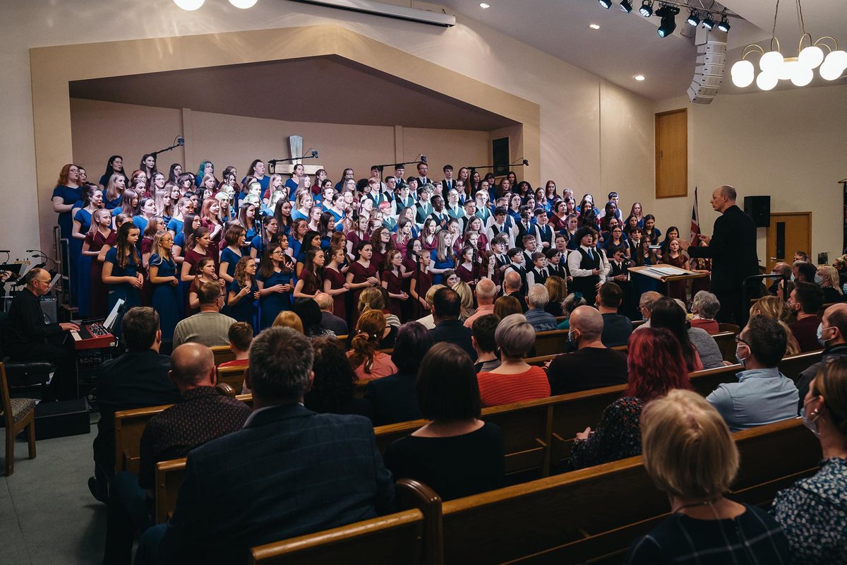 BarnsleyChoir's tweet photo. #springconcerts featuring @bycsenior and @bycintermediate 📷@iwallacephoto https://t.co/QYSYJAkVg9