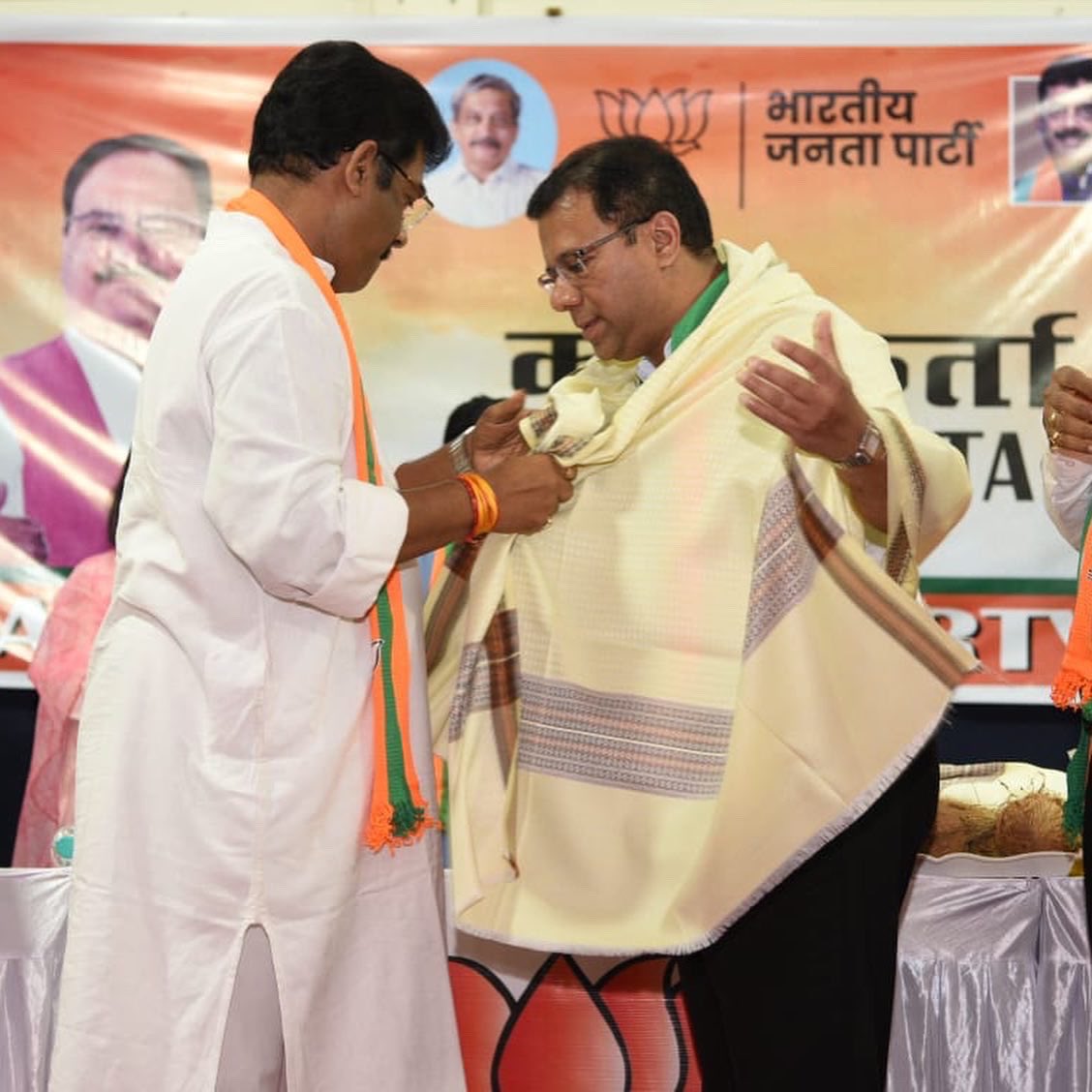 visrane's tweet photo. Felicitated at the hands of Hon'ble Chief Minister Dr. Pramod Sawant and BJP State President Shri Sadanand Shet Tanavade for the stupendous victory in #GoaElection2022 from Valpoi Constituency.

It is the tireless efforts of our Karyakartas that made the victory possible. https://t.co/38fz87YlBN