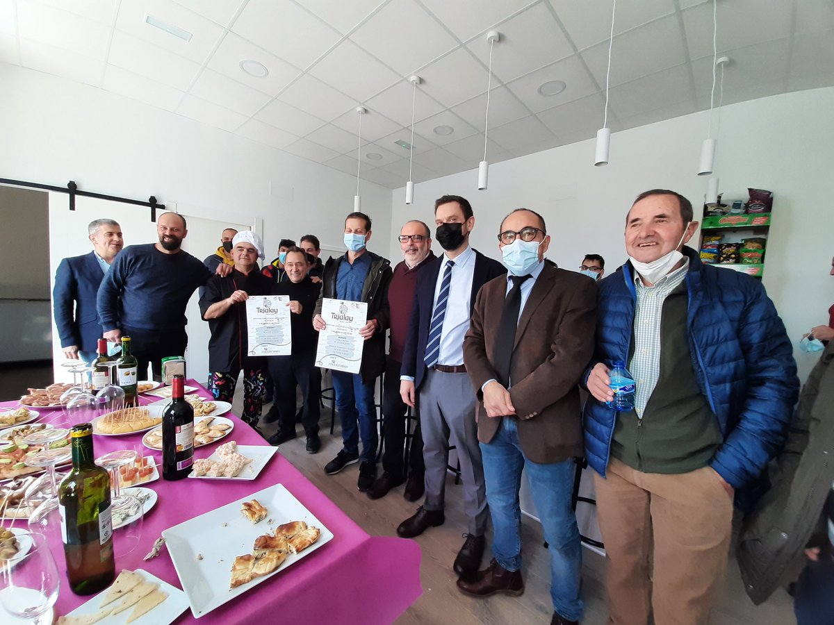 Soria_Gob's tweet photo. El subdelegado de @Soria_Gob, @LatorreMiguels, acompaña al alcalde pedáneo de #Martialay, Cesar de Miguel y al alcalde de #Alconaba, Víctor Barca, en la inauguración del espacio multiservicios en Martialay. https://t.co/u5LCbxeXre