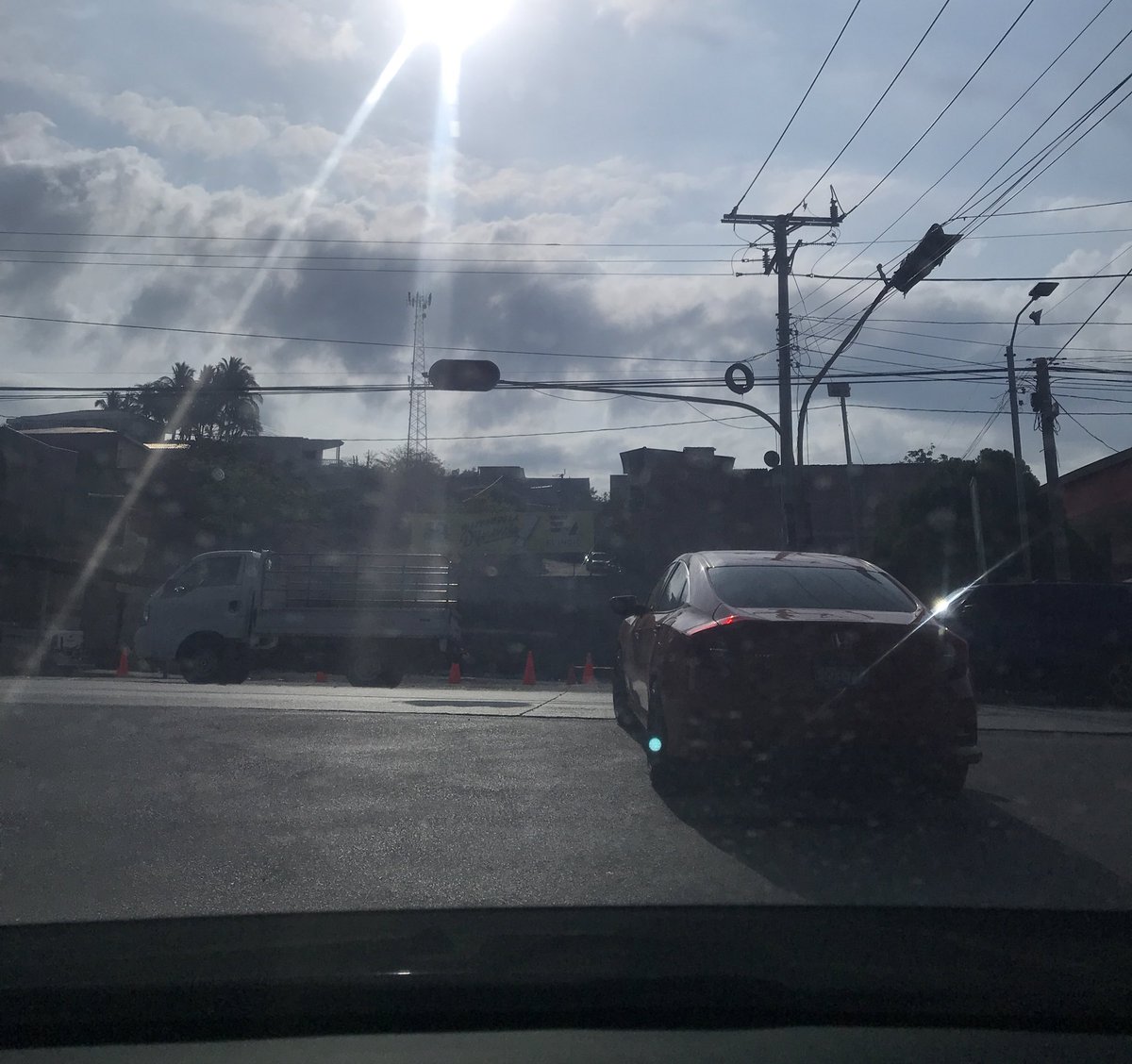 RealFm981's tweet photo. @VMTElSalvador @ObrasPublicasSV @RomeoHerrera1 

Hacemos el llamado a las autoridades que den una solución al problema de este semáforo, en la carretera Internacional de Metapán https://t.co/wg3wj0OQTp