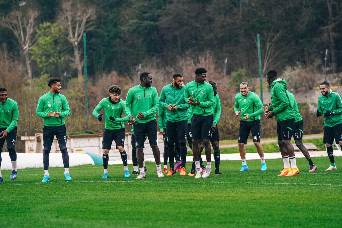 BouangaDenis's tweet photo. SQU⚔️D 💚
#DB20 #ASSE https://t.co/Mdxi0legeP
