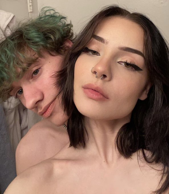 2 pic. ♡??? ?????? ???? ♡

✦ ???? 18+ 
✦ ? ?? 20
✦ 5'10 
✦ ?? ? ???????????? ???? @trxpplin 
✦ ??????
✦