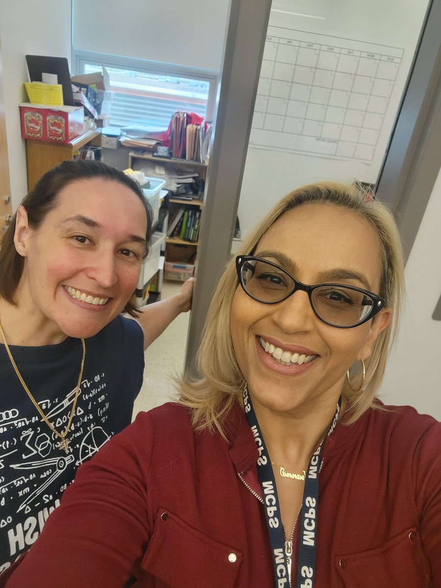 mathgirl915's tweet photo. #MathgirlsUNITED again! #wheatonHS @WheatonKnights https://t.co/nGBfCmaj6Q