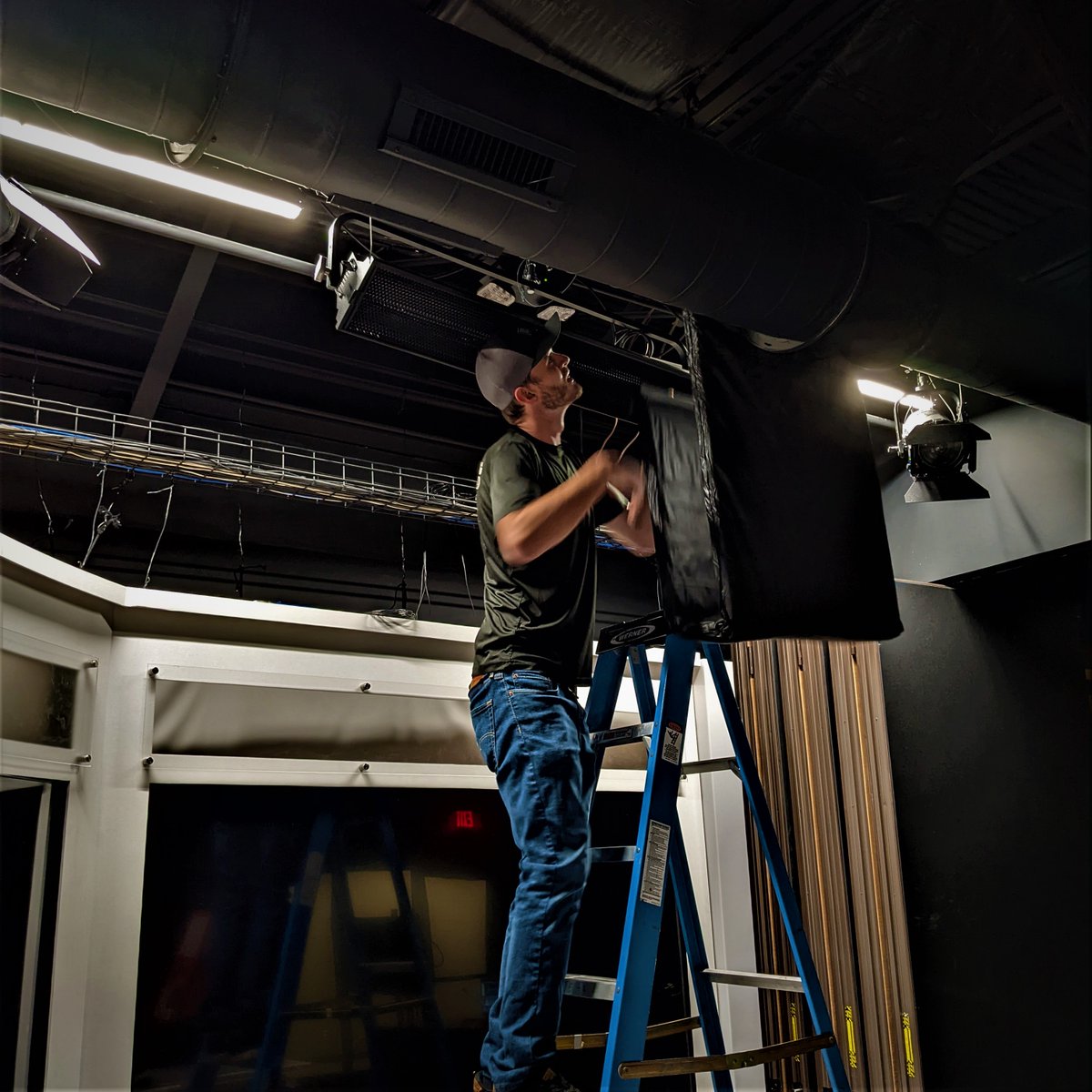 SandsTechAV's tweet image. Does it work?  

Acoustical 🔊 sound treatment is a must for any studio broadcast suite.  

Find out how we can help tame any room environment.  Choose the right pro-AV TECH team 👥. Sands TECH AV, your onsite Audio/Visual installation solution.
