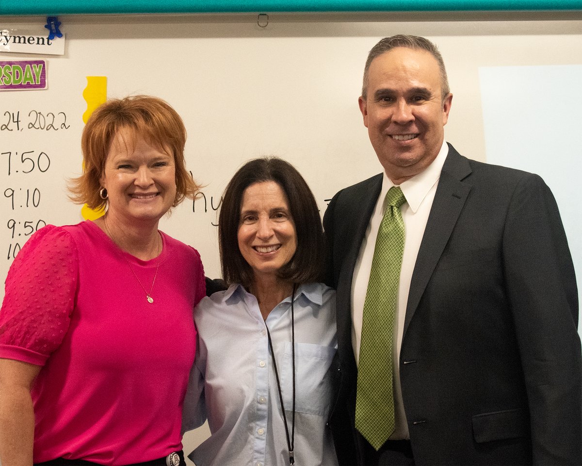 MadisonAZ's tweet image. Tonight we would like to congratulate Diane Cyment, 4th grade teacher at Madison Simis Elementary School, for receiving the You Make the Difference Award! Diane is compassionate, kind, and adaptable to meet the needs of her students. She has truly made a difference at Simis!