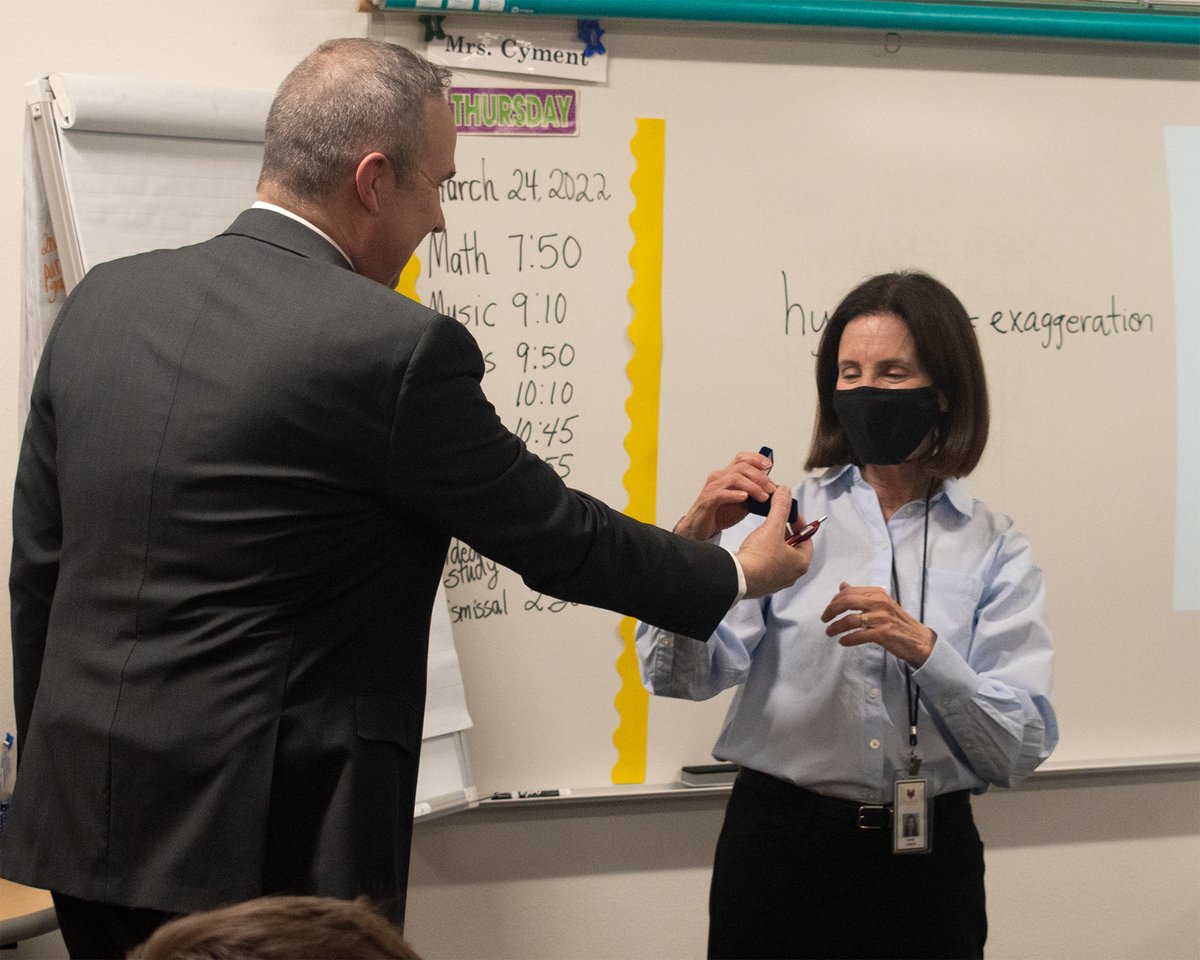 MadisonAZ's tweet image. Tonight we would like to congratulate Diane Cyment, 4th grade teacher at Madison Simis Elementary School, for receiving the You Make the Difference Award! Diane is compassionate, kind, and adaptable to meet the needs of her students. She has truly made a difference at Simis!