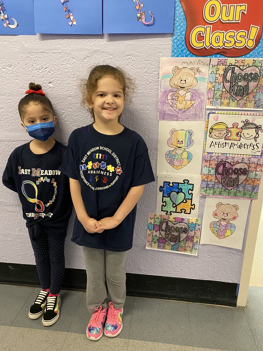 MrsSadaphal108's tweet photo. Showing our support for Autism Awareness Month💙 ⁦@BGreenSchool⁩ ⁦@emeadowschools⁩ https://t.co/pG0LQ03IFQ