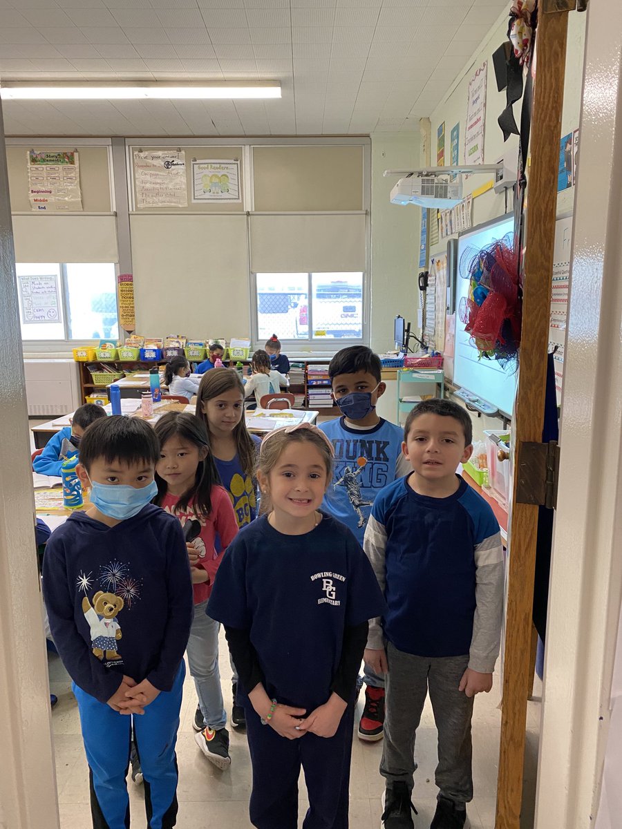 MrsSadaphal108's tweet photo. Showing our support for Autism Awareness Month💙 ⁦@BGreenSchool⁩ ⁦@emeadowschools⁩ https://t.co/pG0LQ03IFQ