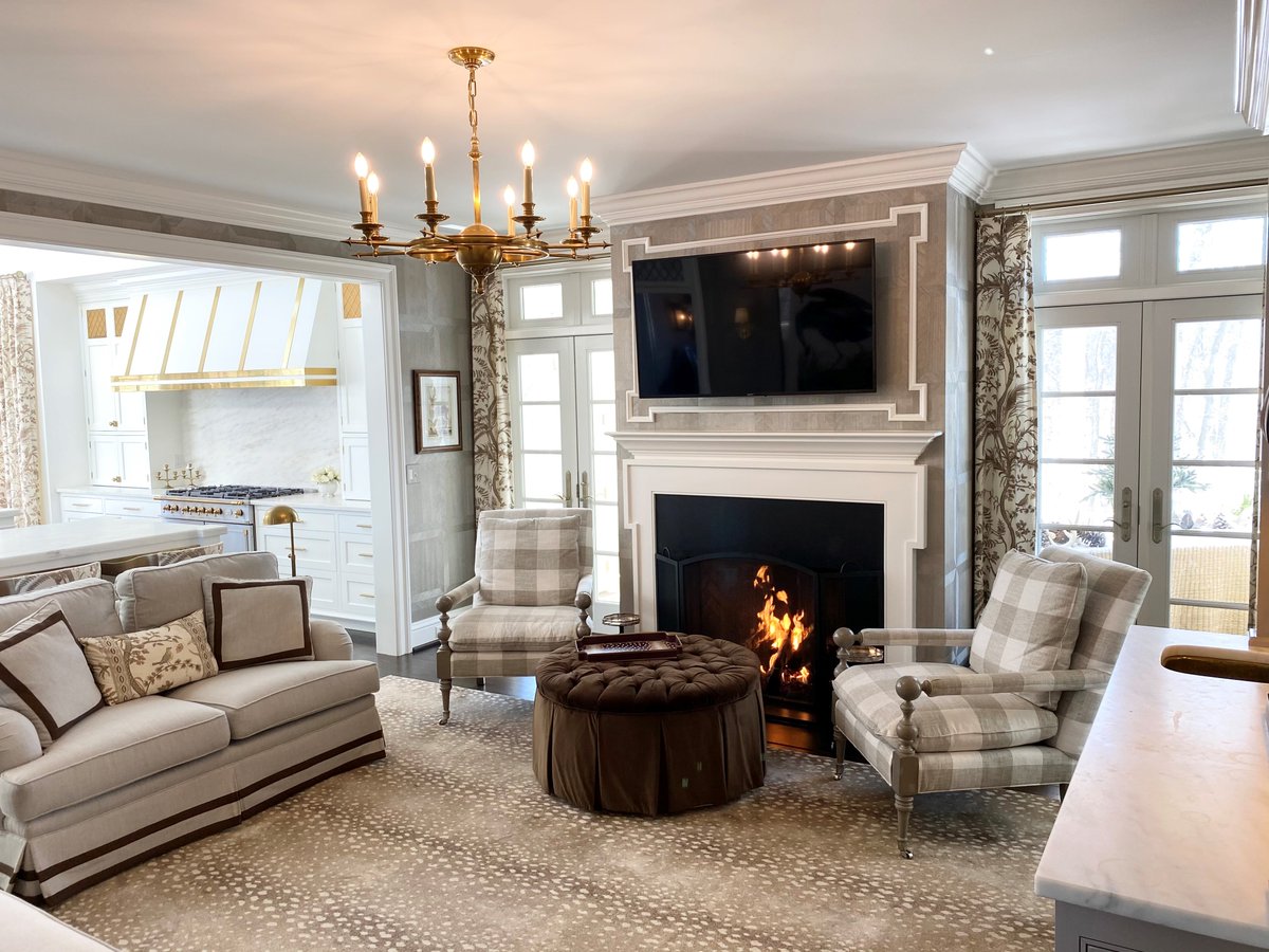 LeeWRobinson's tweet photo. A sophisticated, cozy space designed by #LeeRobinson https://t.co/Ak4a2qxr00