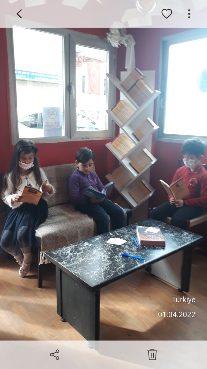 ortahisarhem's tweet photo. #OkursuzKütüphaneKalmasın Her zaman her yerde okuyoruz.@tcmeb @TrabzonValilik @Trabzon_MEM @hbfettahoglu @orhangenc2023 https://t.co/JvTmXIRVJk